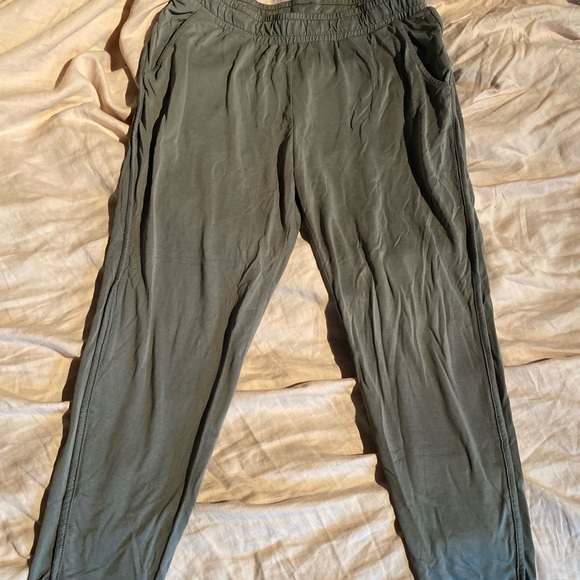 American Eagle Outfitters Pants - Olive green joggers
